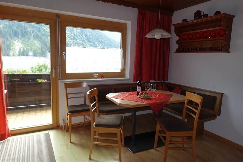 Haus Lifinar - Carmen Juen Apartment Sankt Gallenkirch Bagian luar foto